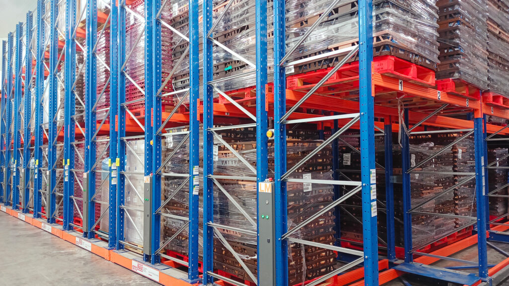 Stockage sur racks mobiles EFC Logistics en provence